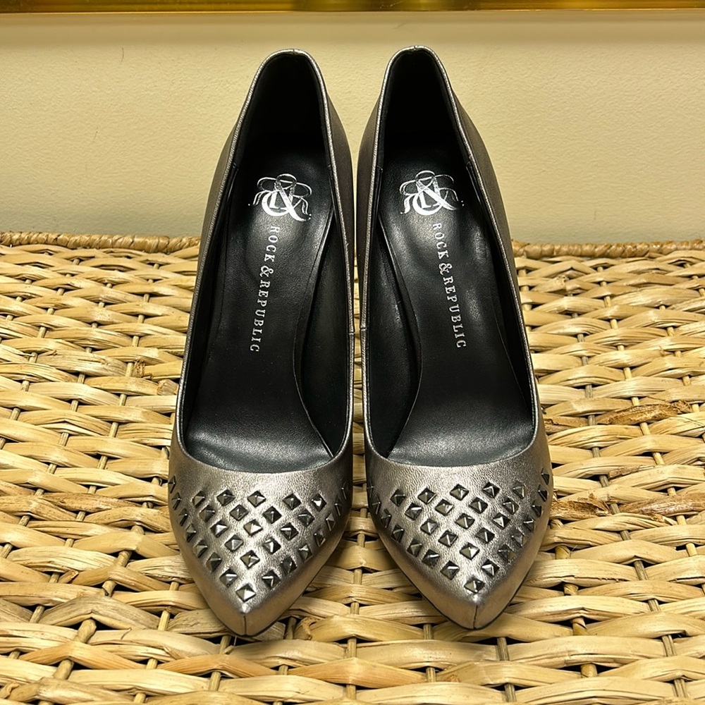 New in box Rock & Republic silver leather heels size 38.5